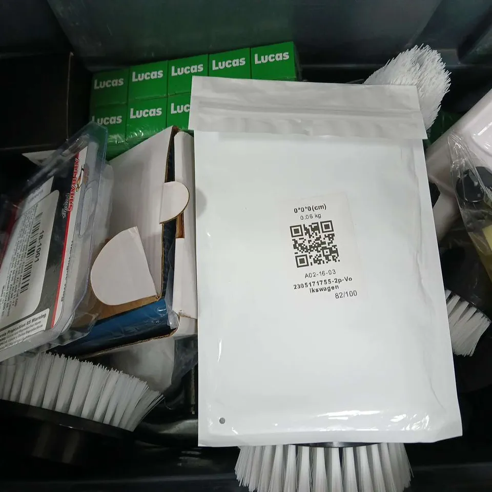 APPROXIMATELY 10 ASSORTED VEHICLE PARTS & ACCESORIES TO INCLUDE AIR FRESHENER, CAR WASHER, MASTER CYLINDER REBUILD KIT, ETC