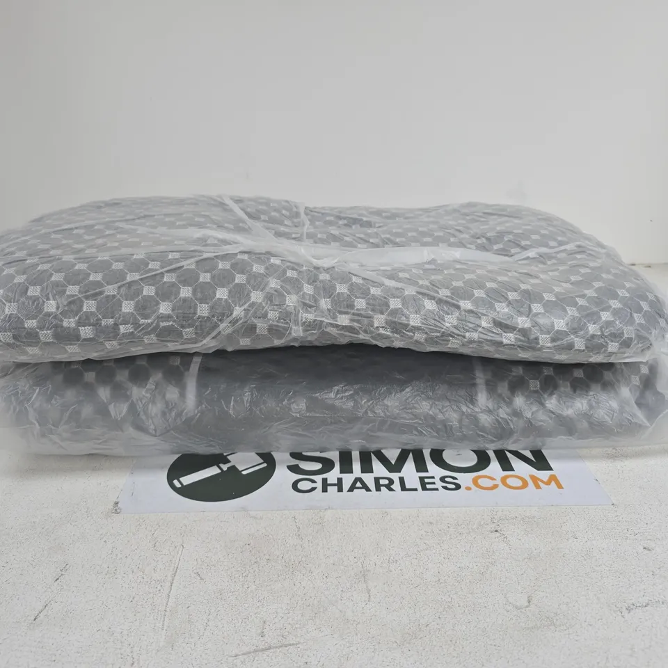 2 X PILLOWS