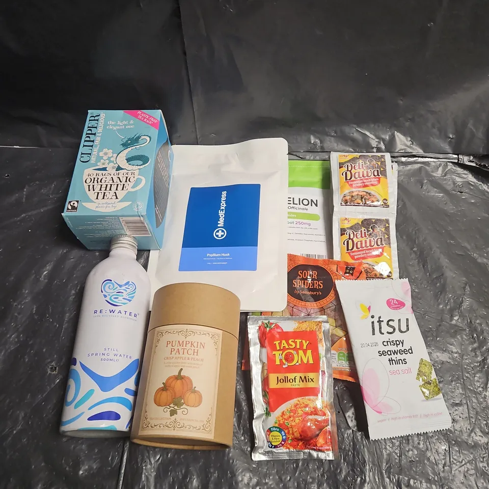 APPROXIMATELY 10 ASSORTED FOOD ITEMS TO INCLUDE - MEDEXPRESS PSYLLIUM HUSK - PUMPKIN PATCH TEA - TASTY TOM JOLLOF MIX - ETC