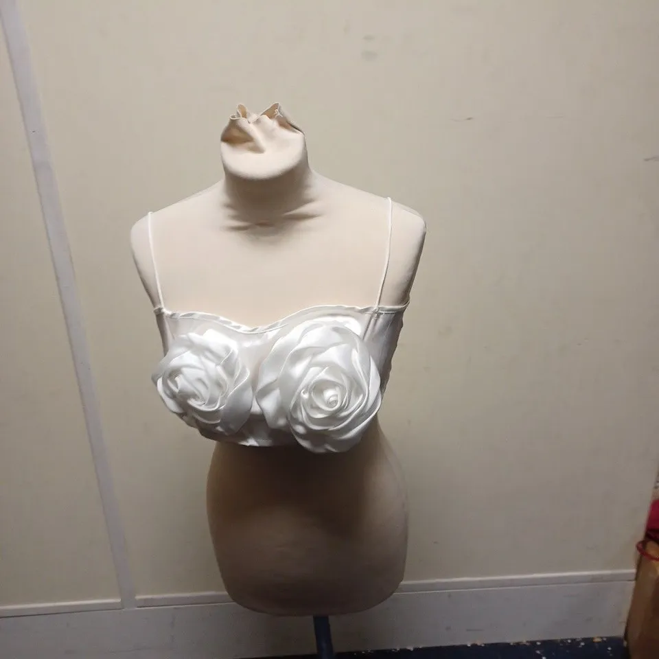 LOT OF 4 BRAS TO INCLUDE NIKE RIVAL PLUS SIZE BRA, VIX GOLD FINISH BURGENDY BRA, AND UK 34DD WONDERBRA ETC. 