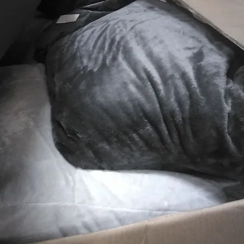 A PALLET CONTAINING A LARGE QUANTITY OF BACKREST PILLOWS AND SIMILAR RELATED PRODUCTS ETC
