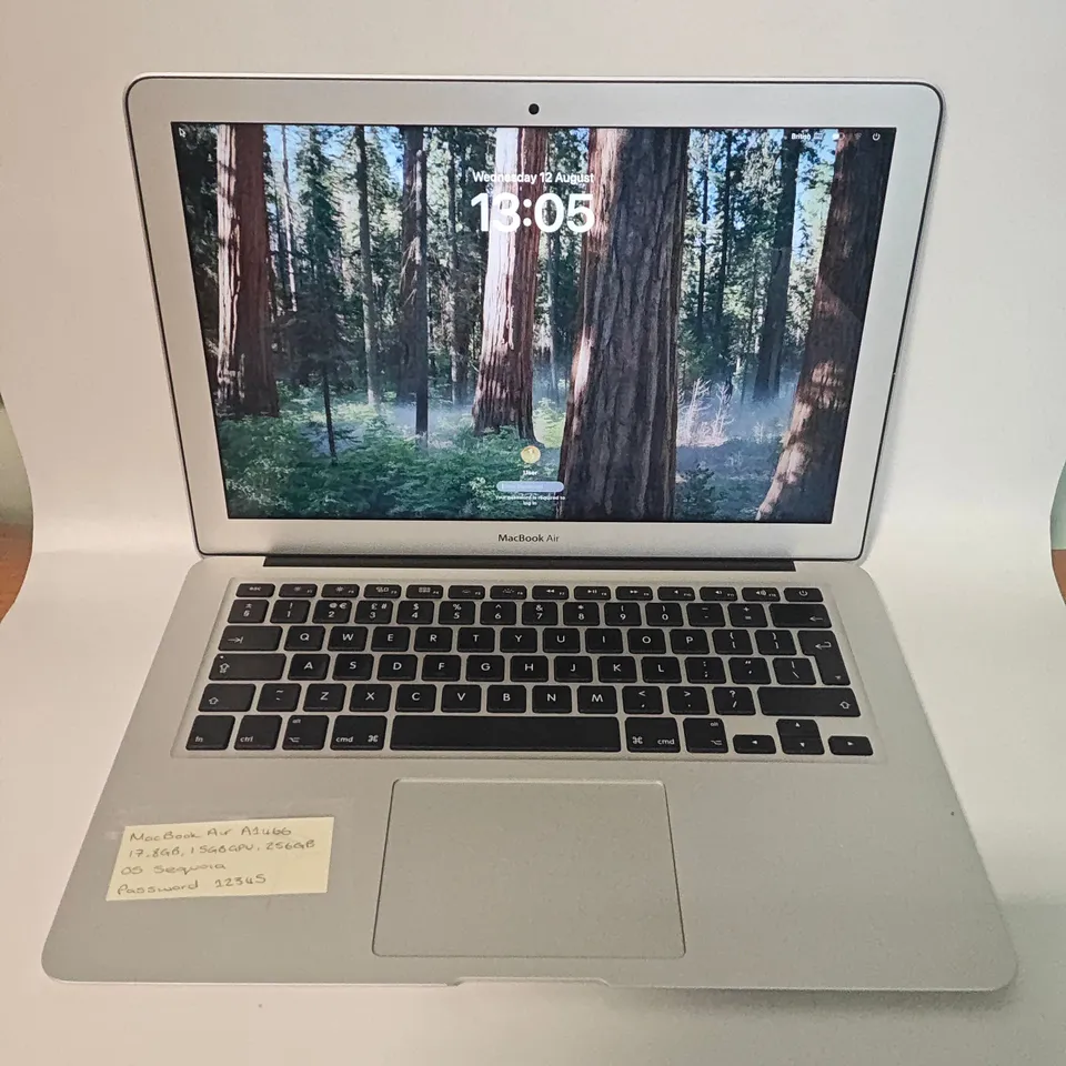 UNBOXED APPLE MACBOOK AIR I-7 8GB/256GB IN SILVER - A1466