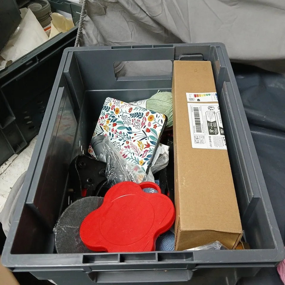 APPROXIMATELY 15 ASSORTED HOUSEHOLD ITEMS TO INCLUDE BATTERY ICICLE LIGHTS, YARN, CORDLESS ANKLE HEATING PAD ETC