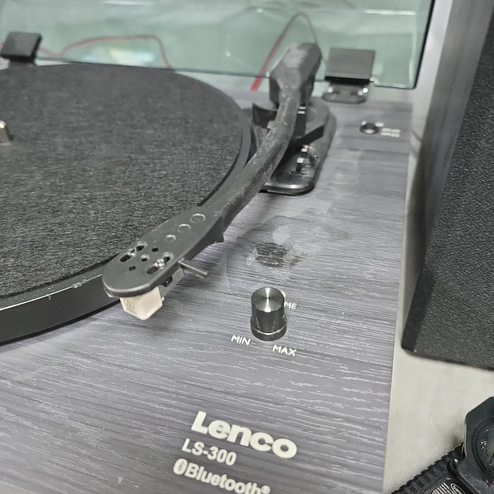 LENCO LS-300 BLUETOOTH TURNTABLE WITH BUILT-IN SPEAKERS