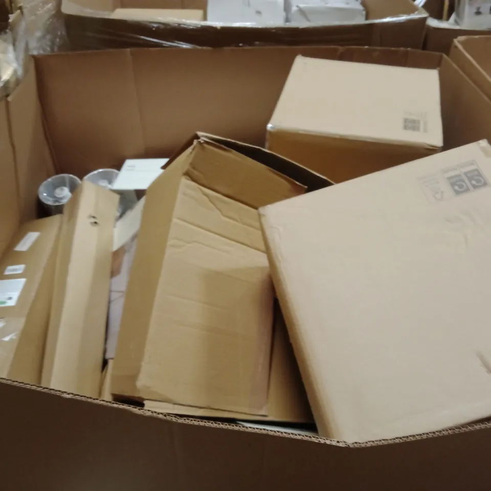 PALLET OF ASSORTED DESIGNER LIGHTING PRODUCTS TO INCLUDE;NESA TABLE LAMP,FLOYD EASY FIT PENDANT,CHARLIE CEILING FITTING