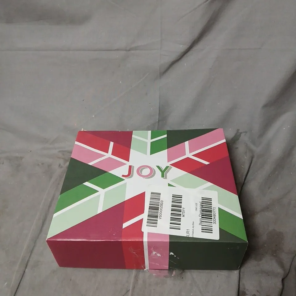 JOY CHRISTMAS GIFT BOX – SHORTBREAD STARS & TREATS