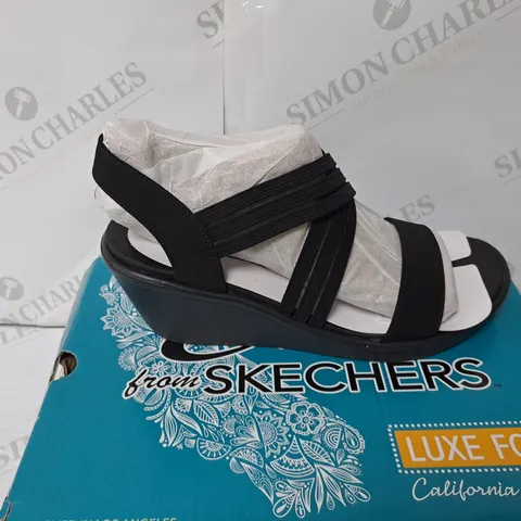 BOXED CALI SKECHERS WEDGED HEELED SANDALS BLACK SIZE 6