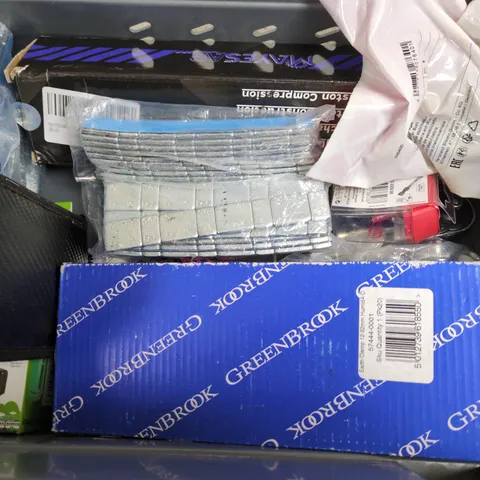 APPROXIMATELY 6 ASSORTED VEHICLE PARTS & ACCESSORIES/TOOLS TO INCLUDE WHEEL BALANCE WEIGHTS, EARTH CLAMPS, SOCKET WRENCH, ETC - COLLECTION ONLY