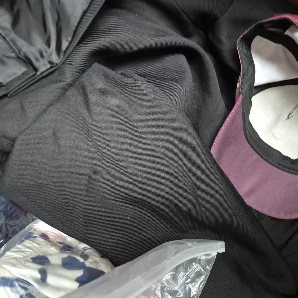 APPROXIMATELY 20 ASSORTED CLOTHING AND FASHION PRODUCTS IN VARIOUS STYLES AND SIZES - COLLECTION ONLY