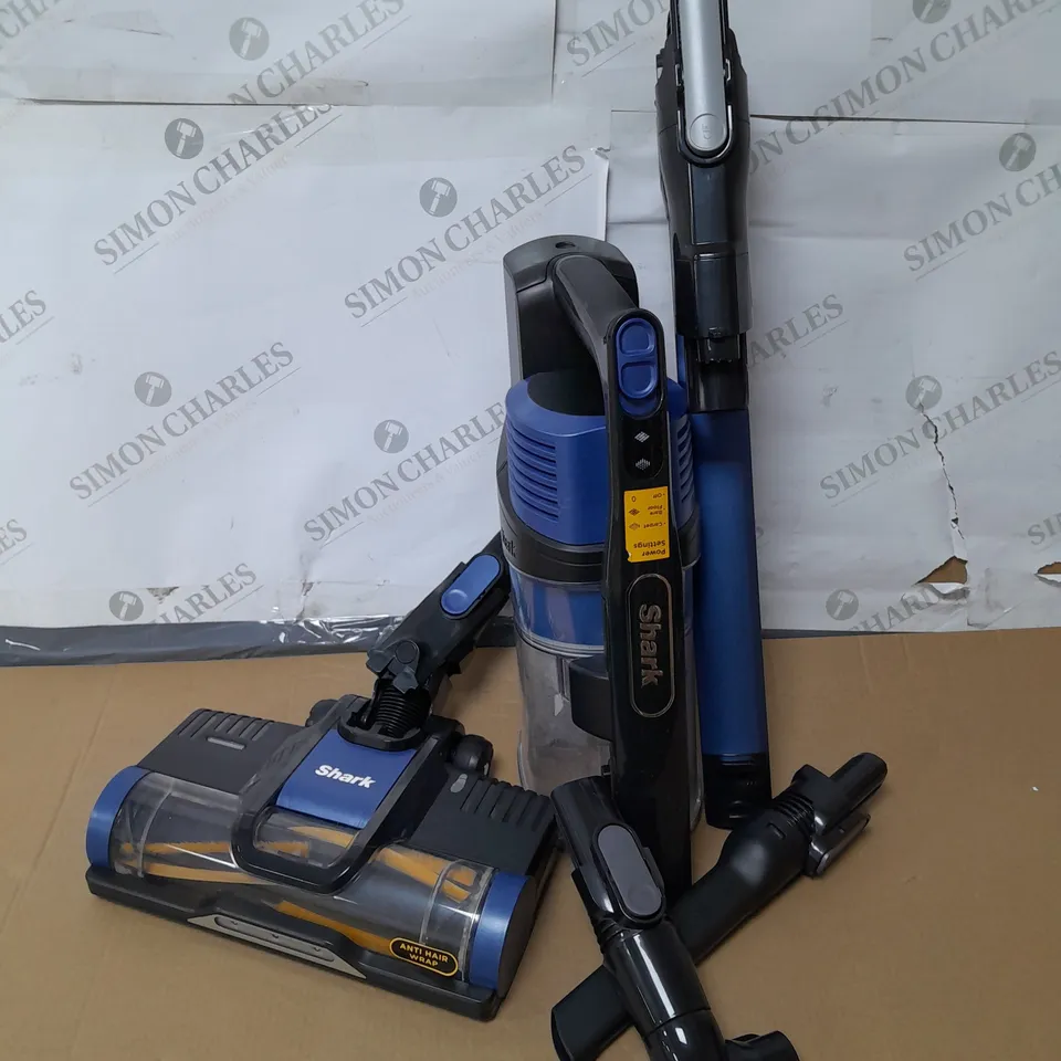 BOXED SHARK ANTI HAIR WRAP CORDLESS VACUUM CLEANER IZ202UK