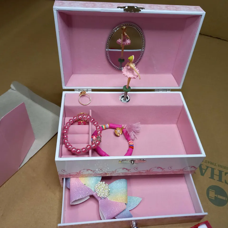 BOXED MELE & CO MUSICAL JEWELLERY BOX