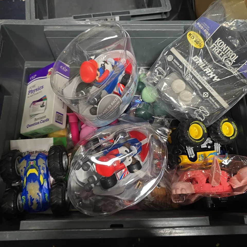 APPROXIMATELY 10 ASSORTED TOYS & GAMES PRODUCTS TO INCLUDE , PS3 CONTROLLER , REVISION CARDS , ETC 