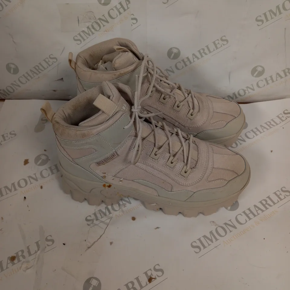SKETCHERS LOS ANGELES OFF WHITE TRAINER SIZE 8
