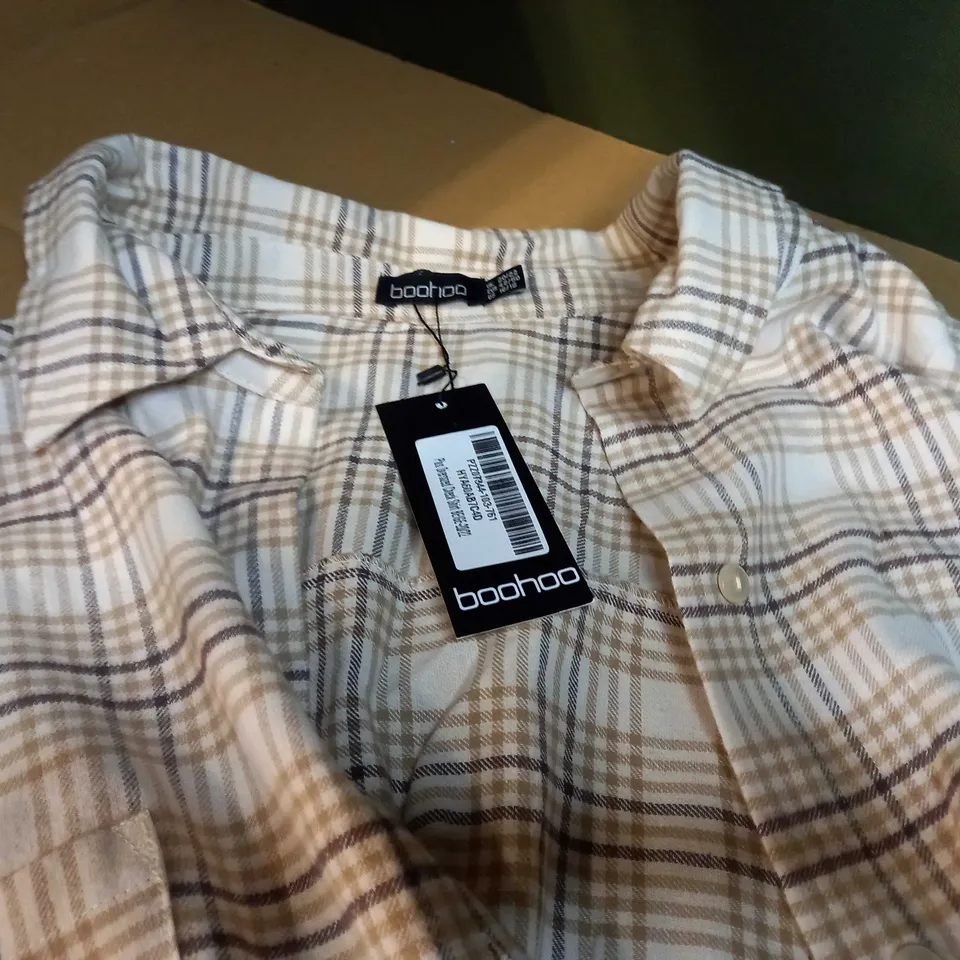 BOOHOO BEIGE OVERSIZED CHECKED SHIRT - SIZE 20/22