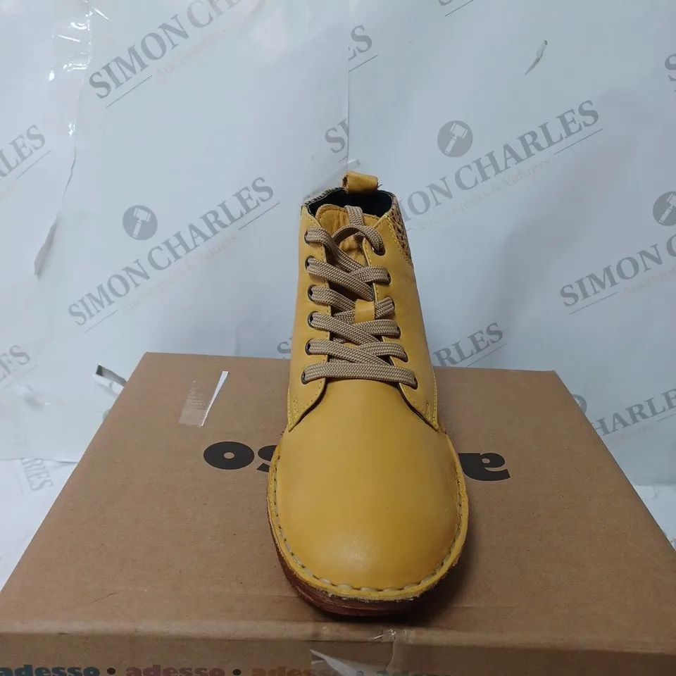 BOXED PAIR OF ADESSO LACE UP SHOES IN YELLOW SIZE 3