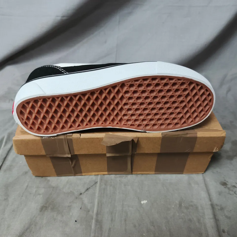 UNBOXED VANS OFF THE WALL KIDS' BLACK & WHITE SKATE SHOES UK SIZE 4.5