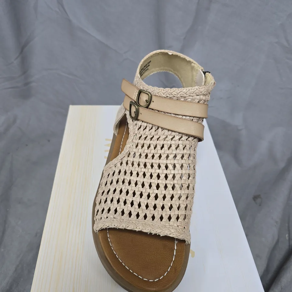 BLOWFISH MALIBU WOMEN'S BEIGE WOVEN SANDALS WITH DOUBLE BUCKLE STRAPS SIZE 6