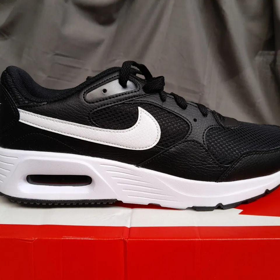 BOXED NIKE AIR MAX SC IN BLACK - UK 8 