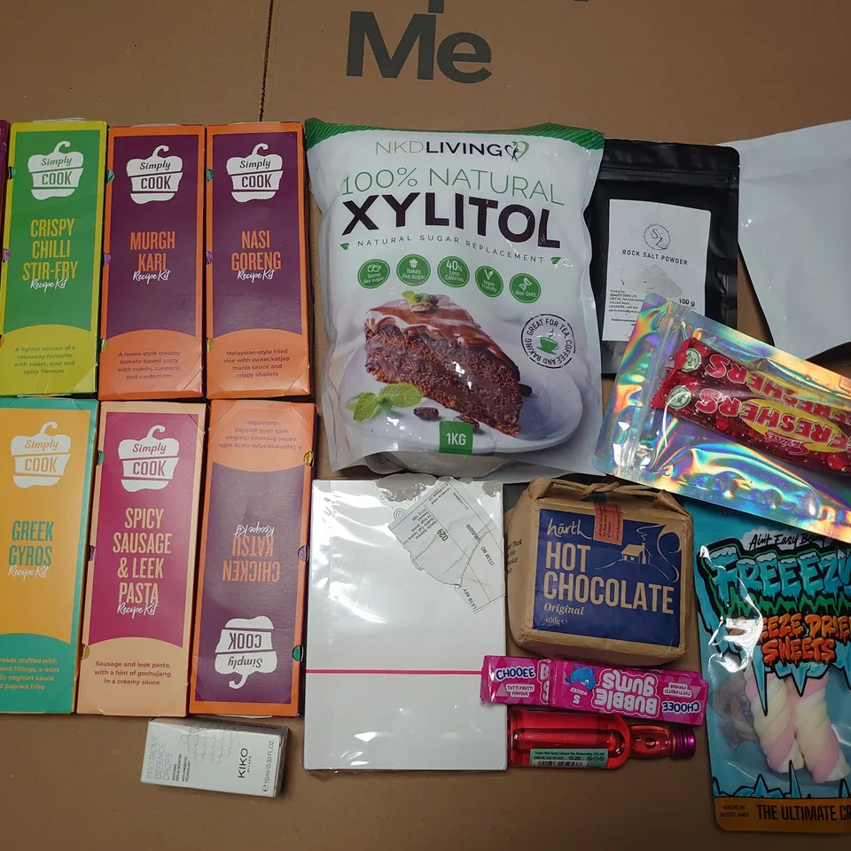 LOT OF 18 ASSORTED FOOD ITEMS TO INCLUDE 1KG OF XYLITOL, OPTI-TUMERIC AND KIKI DEFENCE DROPS 
