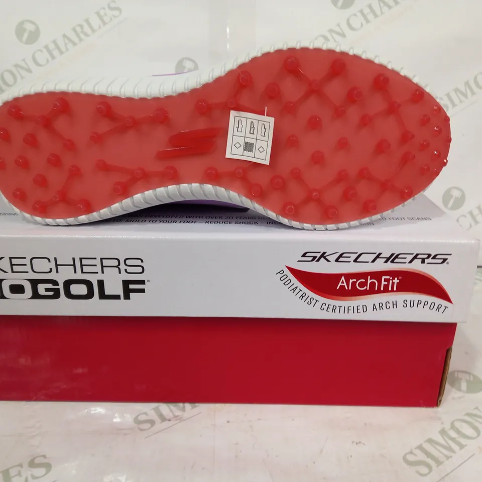 BOXED PAIR OF SKECHERS ARCHFIT GO GOLF MAX 2 SHOES IN LAVENDER UK SIZE 5.5