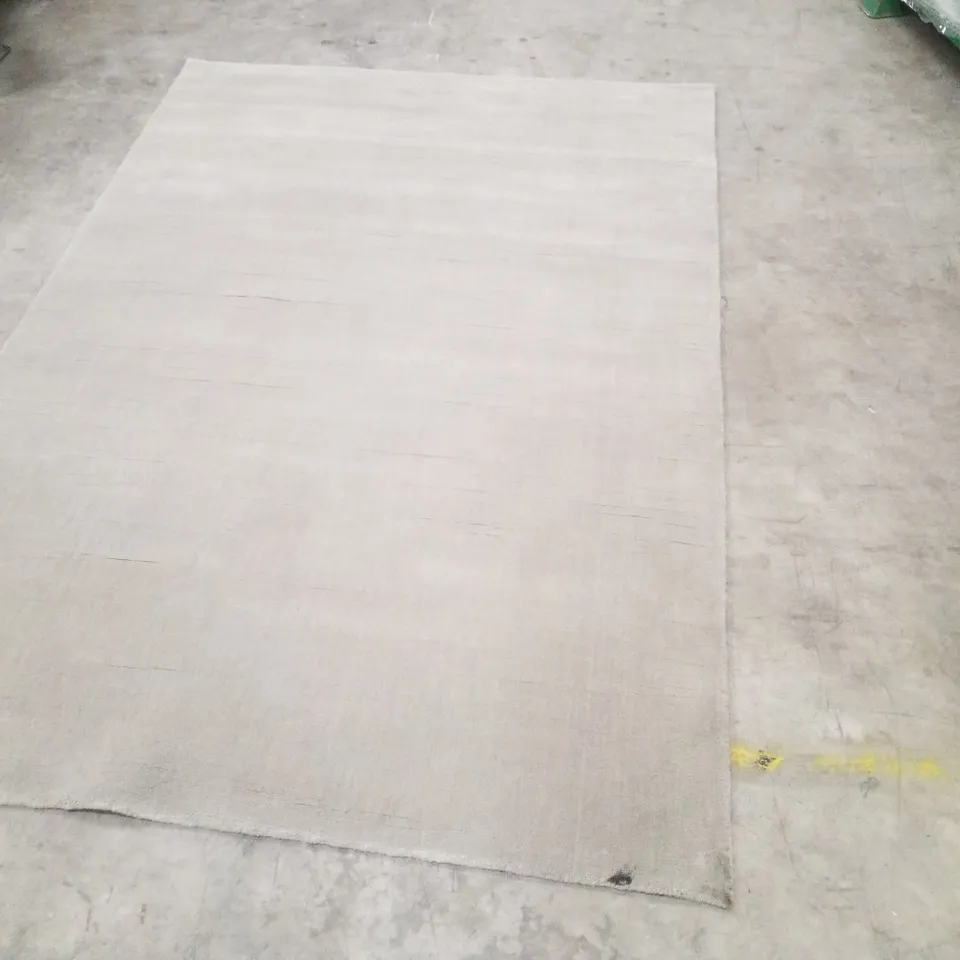 QUALITY DESIGNER AREA RUG    - APPROXIMATELY 229X156CM