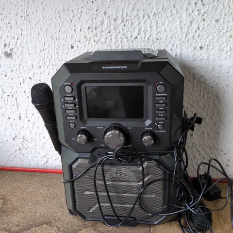 DAEWOO BLUETOOTH KARAOKE MACHINE WITH BUILT-IN 5 INCH LED DISPLAY