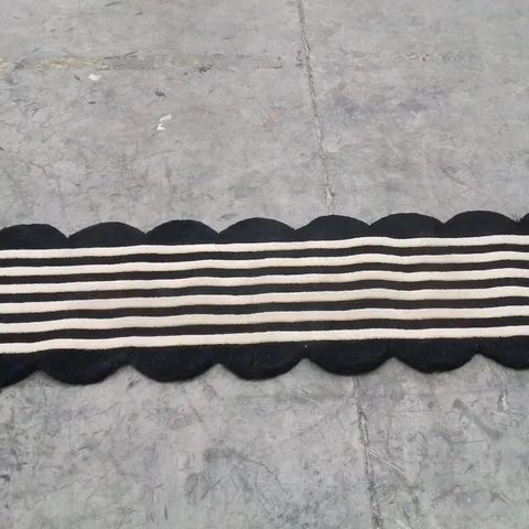 QUALITY DESIGNER AREA RUG - APPROXIMATELY 220CM X 60CM - BLACK/CREAM 