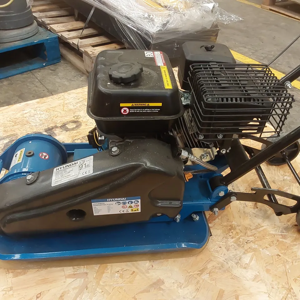 HYUNDAI HYCP9070 196CC PETROL COMPACTOR / WACKER PLATE