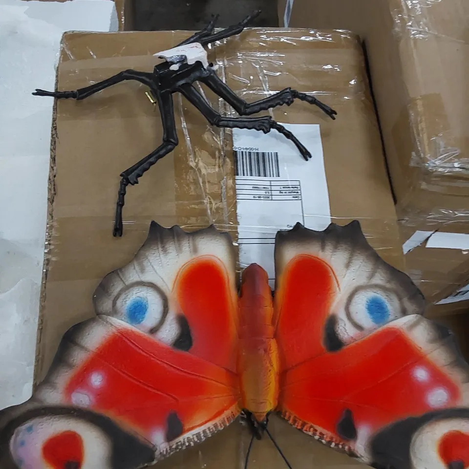 BOXED BUTTERFLY WALL DECORATION