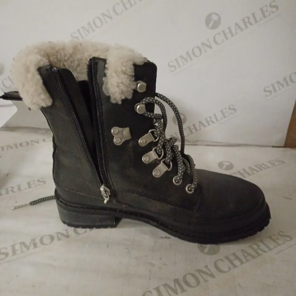 EMU OKAB WATERPROOF BOOTS - BLACK, SIZE 4