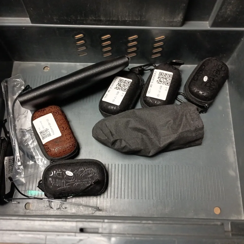 LOT OF APPROXIMATELY 18 ASSORTED PAIRS OF GLASSES AND CASES TO INCLUDE GLASSES DIRECT AND MYIAUR