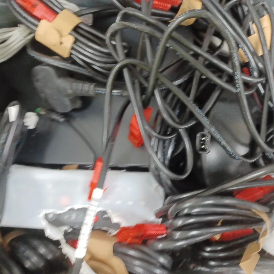 APPROXIMATELY 15 ASSORTED ELECTRICAL ITEMS TO INCLUDE VARIOUS CABLES, PLUGS, AND REMOTES, ETC