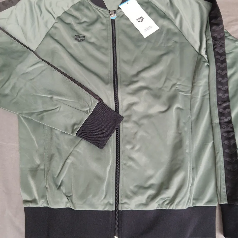 ARENA RELAX TEAM JACKET IN SAGE - UK L