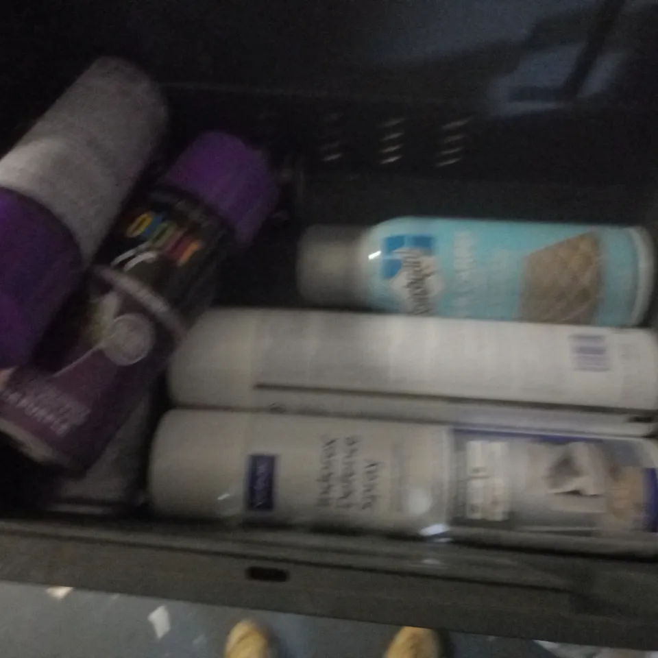 APPROXIMATELY 10 ASSORTED AEROSOLS INCLUDING MOBIHEL 2K ACRYLIC PRE-FILL SPRAY, SCOTCHGARD RUG AND CARPET CLEANER AND PAINT FACTORY COLOUR IT - COLLECTION ONLY