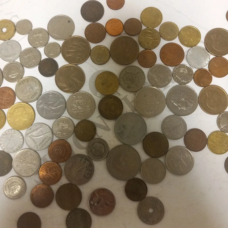 LARGE COLLECTION OF ASSORTED COINS FROM AROUND THE GLOBE TO INCLUDE; COLLECTIONS OF SPANISH, EURO, BUNDES REPUBLIK DEUTSCHLAND,ITALIAN, JULIAN KONINGIN DER NEDERLANDEN AND BELGIE