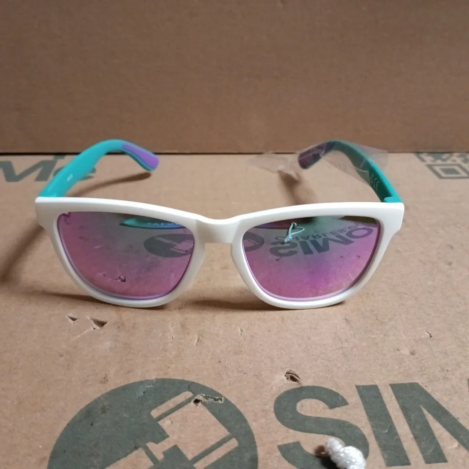 BOXED KYLOE NEXUS ULTRA LENSES GLASSES IN WHITE GRADIENT