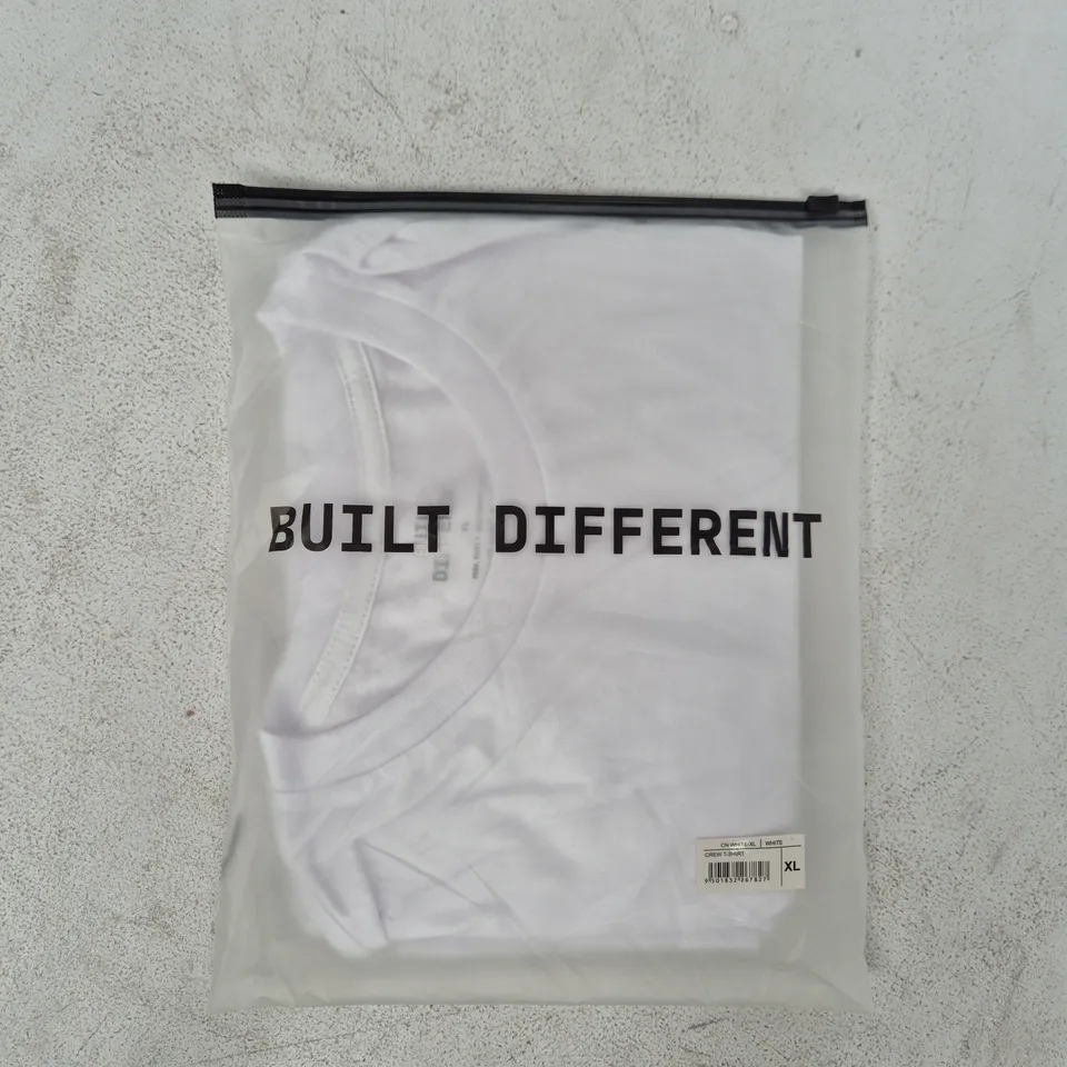 BAGGED BUILT DIFFERENT CREW T-SHIRT IN WHITE SIZE XL