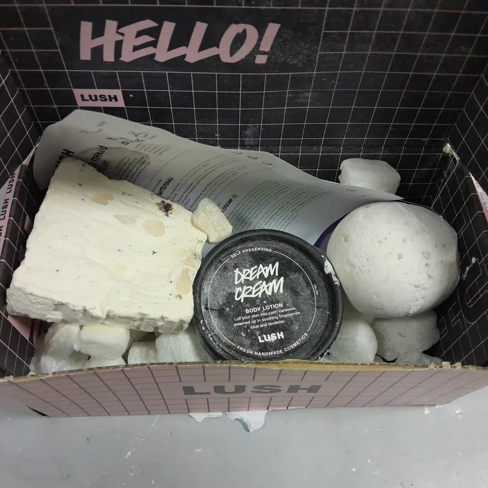 LOT OF 15 ASSORTED HEALTH AND BEAUTY PRODUCTS INCLUDING LUSH BATH KIT, LANOLIPS OINTMENT COCONUTTER MULTI-BALM (10G), WELLA PROFESSIONALS FUSION MASK (75ML), ETC. 