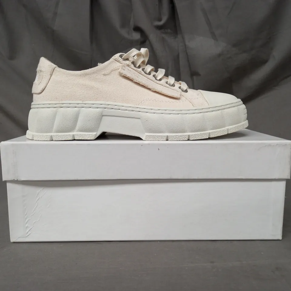BOXED PAIR OF VIRON PLATFORM LADIES CANVAS SHOES IN CREAM EU SIZE 37