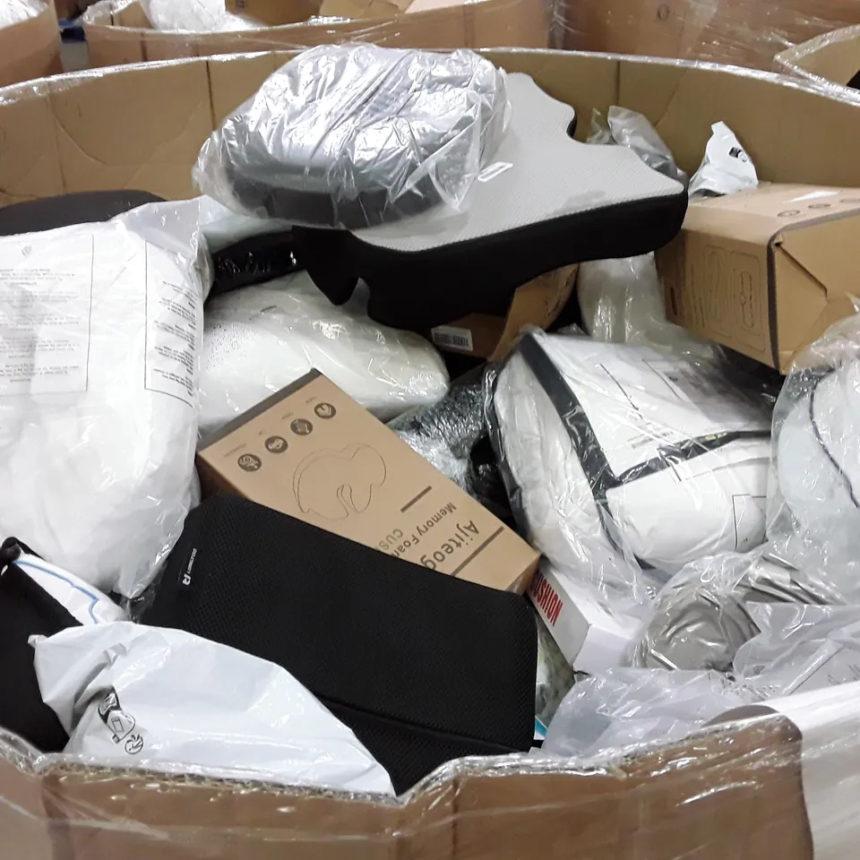 PALLET CONTAINING ASSORTED PILLOWS & CUSHIONS INCLUDING MEMORY FOAM SEAT CUSHION, CERVICAL CONTOUR PILLOW, WEDGE PILLOW, DONUT CUSHION, PREGNANCY PILLOW