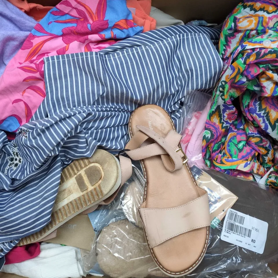 APPROXIMATELY 20 ASSORTED CLOTHING ITEMS IN VARIOUS SIZES, COLOURS & STYLES TO INCLUDE BRANDS SUCH AS DANNI MINOGUE, FRANK USHER, MONSOON, ETC - COLLECTION ONLY