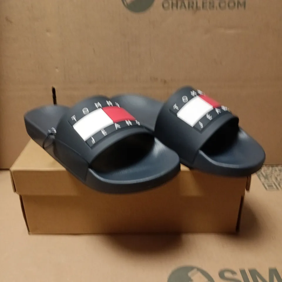 TOMMY JEANS POOL SLIDE SANDALS – NAVY, UK 8 (US 9 / EU 43)