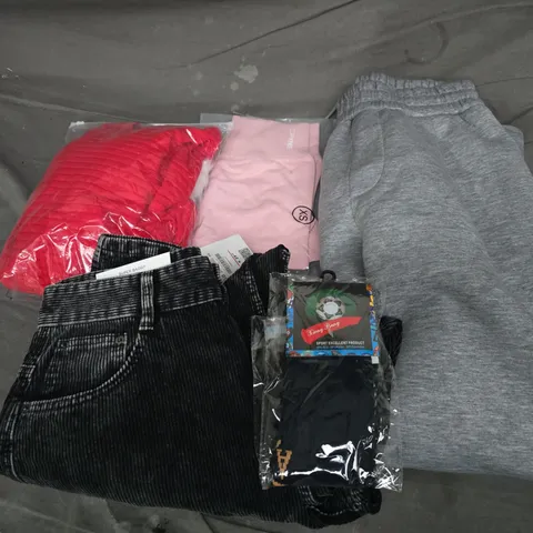 APPROXIMATELY 30 ASSORTED CLOTHING ITEMS IN VARIOUS SIZES, STYLES & COLOURS TO INCLUDE BRANDS SUCH AS BERSHKA, OFYNE, H&M, ETC - COLLECTION ONLY