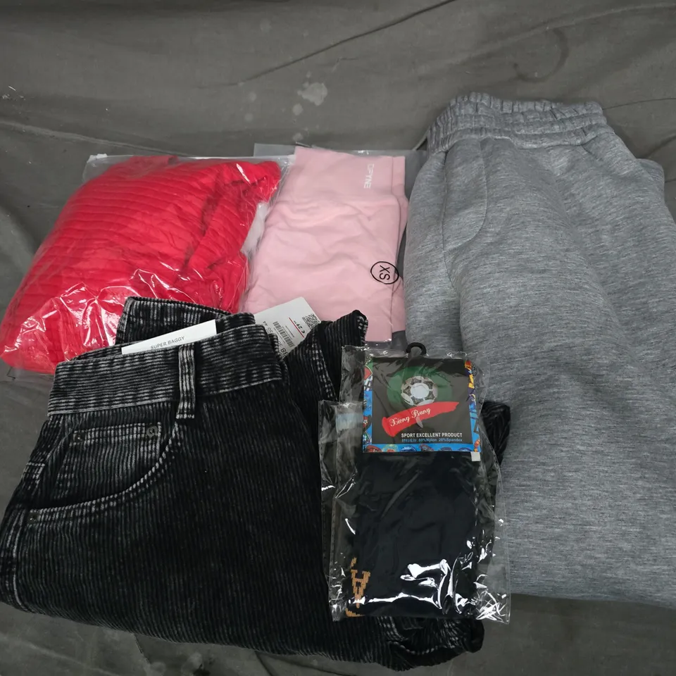 APPROXIMATELY 30 ASSORTED CLOTHING ITEMS IN VARIOUS SIZES, STYLES & COLOURS TO INCLUDE BRANDS SUCH AS BERSHKA, OFYNE, H&M, ETC - COLLECTION ONLY