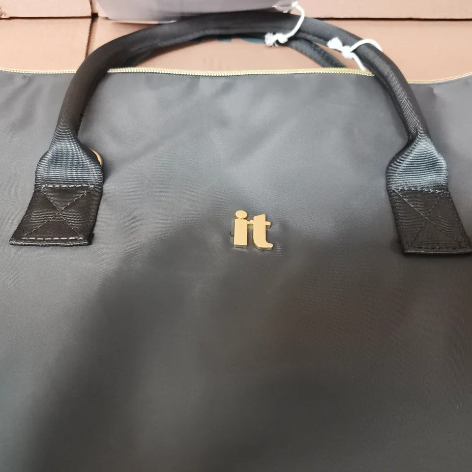IT HANDBAG – GREY-BLUE FABRIC, ZIP-TOP, GOLD-TONE LOGO