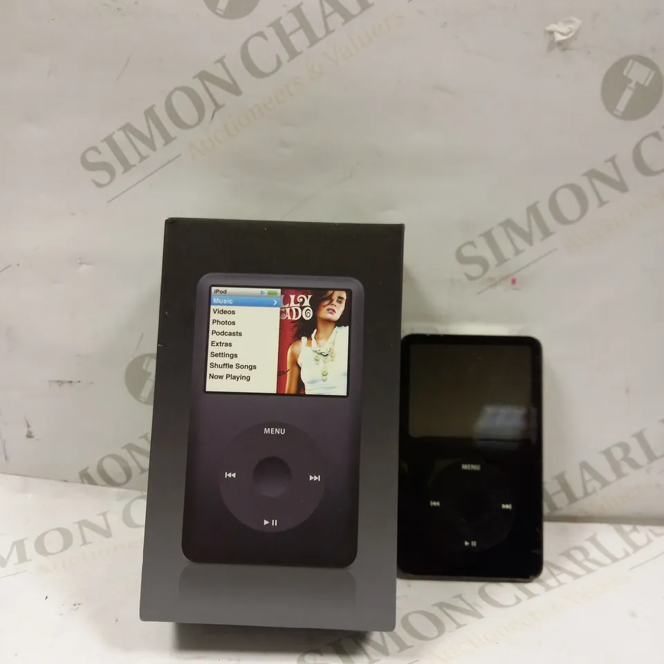 IPOD CLASSIC IN BLACK WITH SILVER BACK