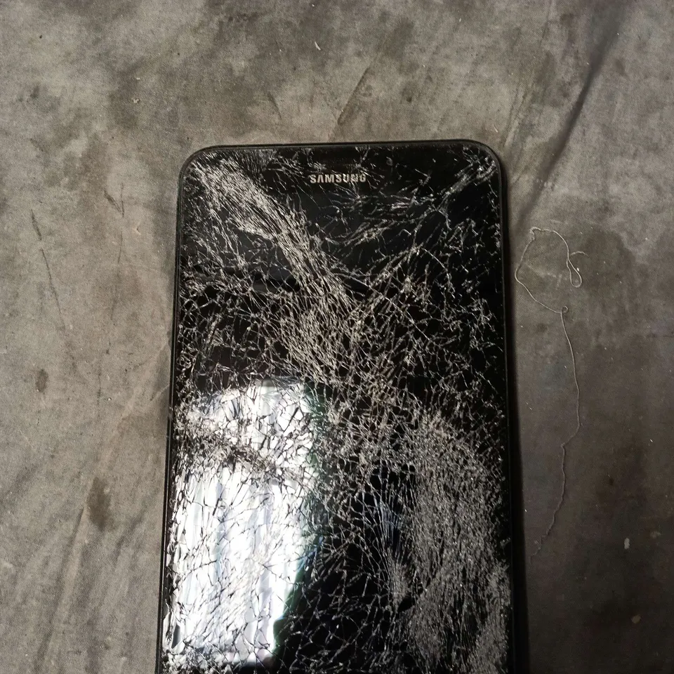 SAMSUNG TABLET PC – 16GB, CRACKED SCREEN