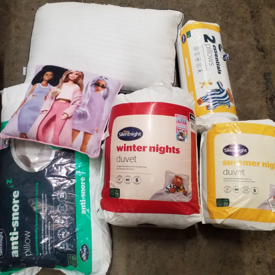 PALLET OF 2 BOXES CONTAINING ASSORTED PILLOWS & BEDDING 