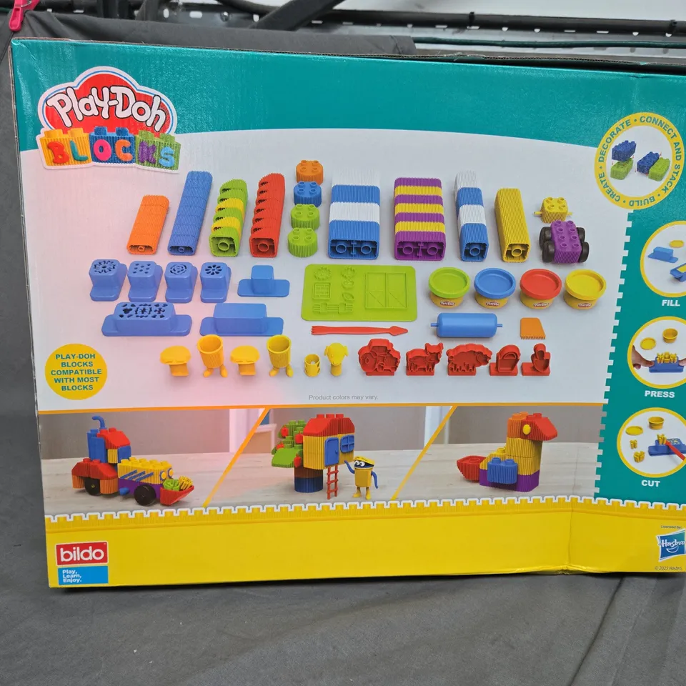 BOXED AND SEALED PLAY-DOH BLOCKS FARM BLOCKS PLAYSET