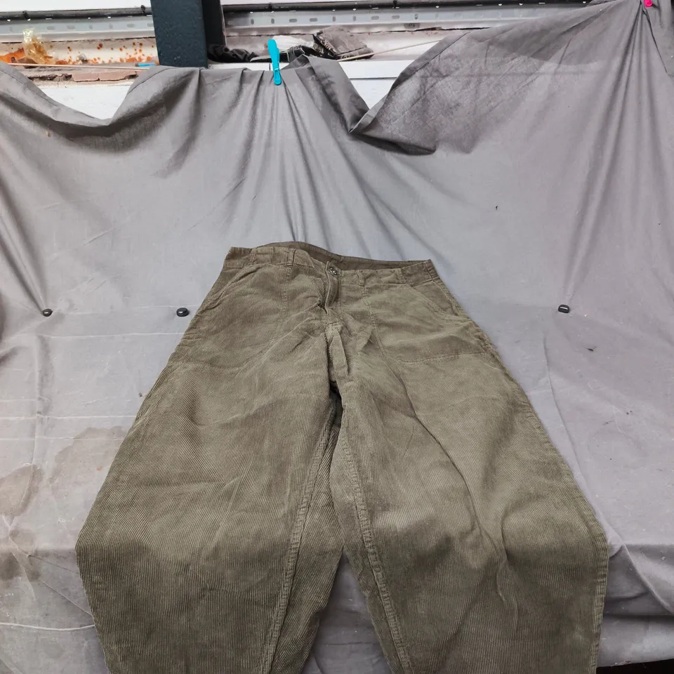 FINISTERRE ORGANIC GREEN CORDUROY TROUSERS SIZE 32R